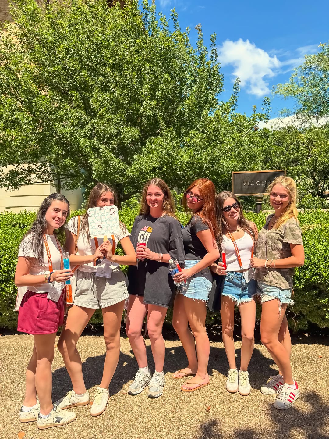 The temps are rising, and so is the excitement for a new class of Longhorns. \u2600\ufe0f\ud83e\udd18\n